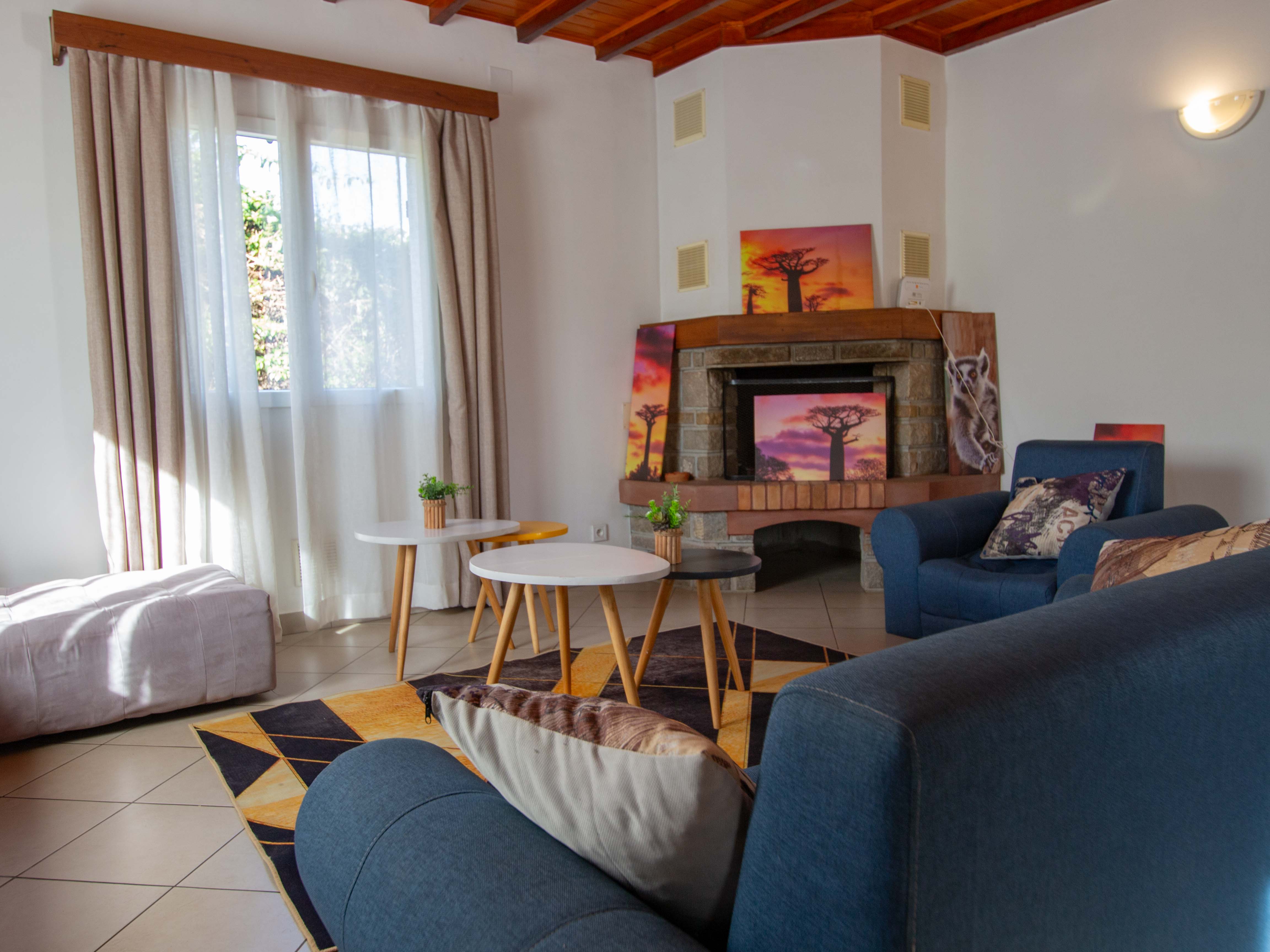 MAISON-DE-DAGO-ANTSIRABE-Salon-1