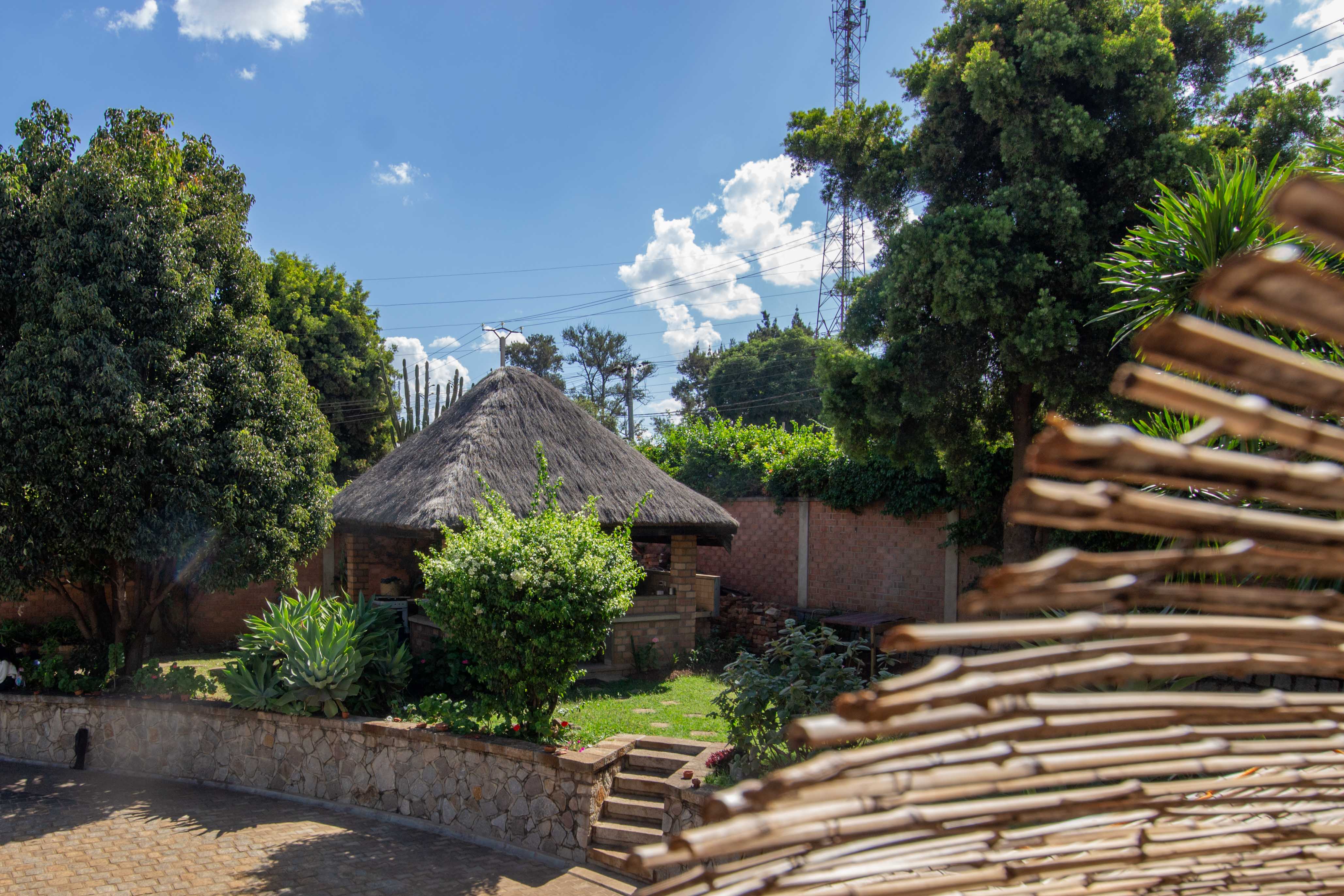 MAISON-DE-DAGO-ANTSIRABE-Terasse-Vue-sur-lexterieur
